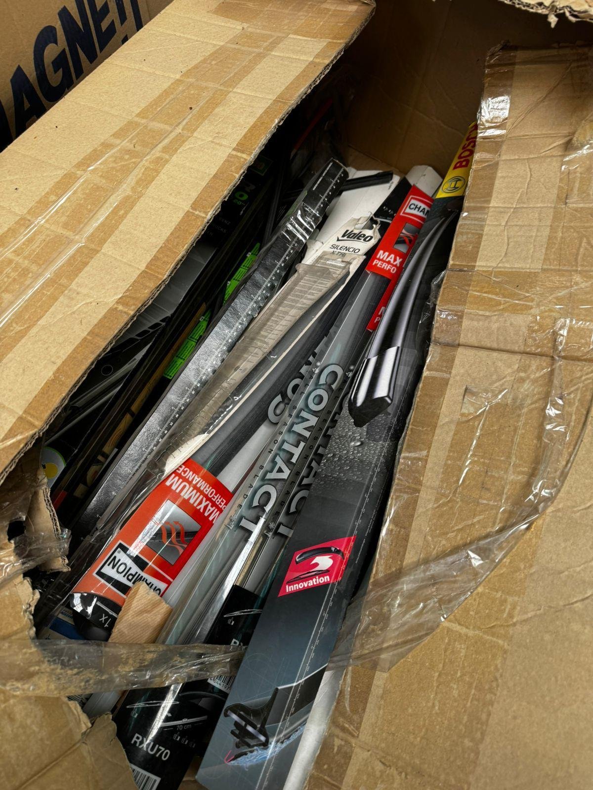 Box of assorted wiper blades