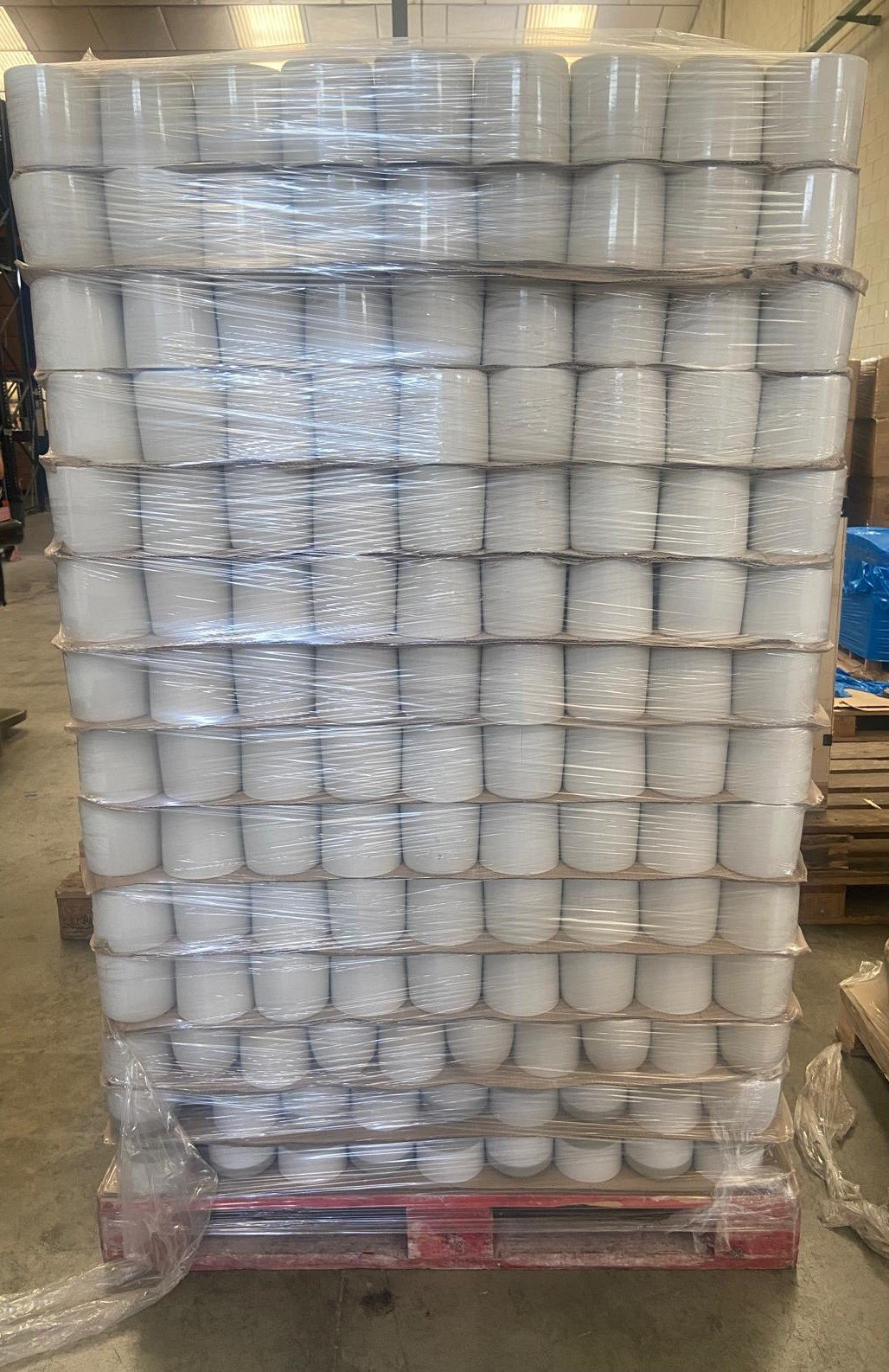 Pallet of glazed stoneware flowerpots, white glaze